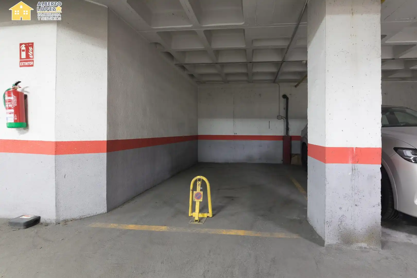 Parking de Apartamento en venta en Alicante / Alacant con Aire acondicionado, Calefacción y Piscina comunitaria