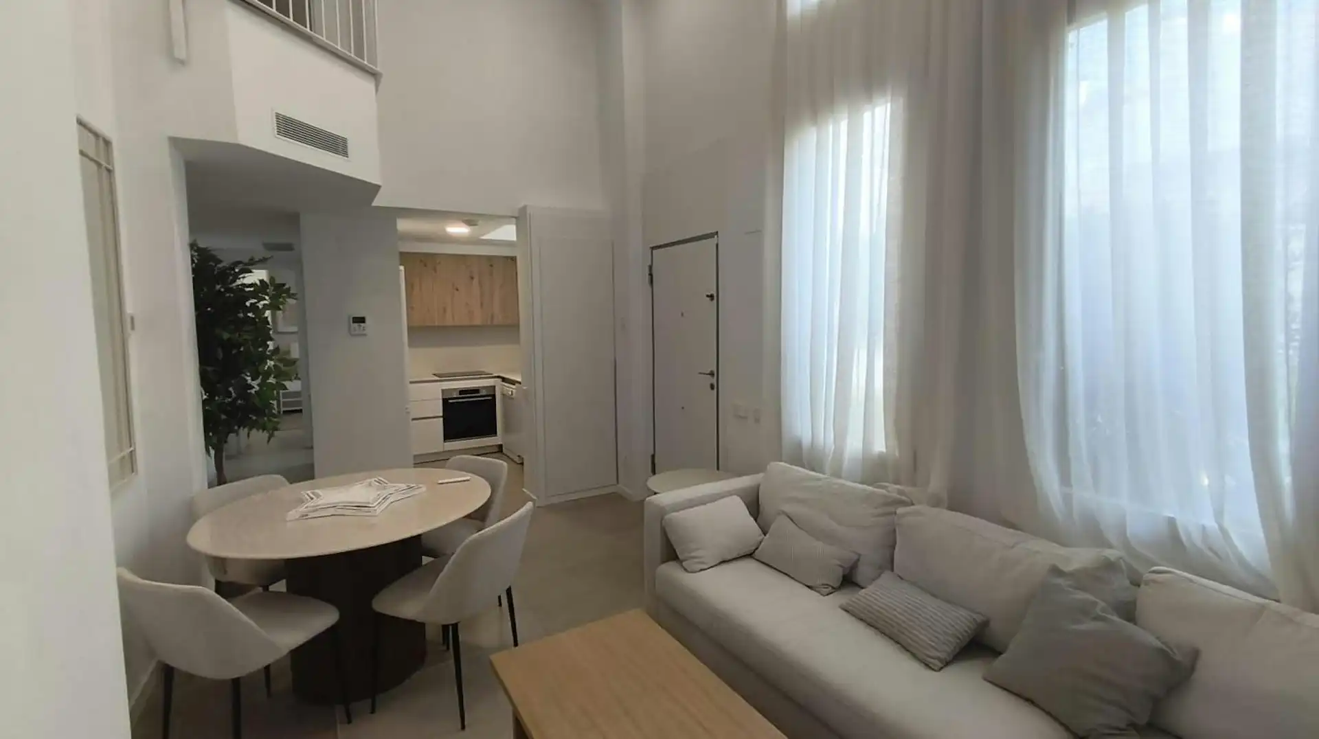 Wohnzimmer von Wohnung zur Miete in Valencia mit Klimaanlage, Heizung und Privatgarten