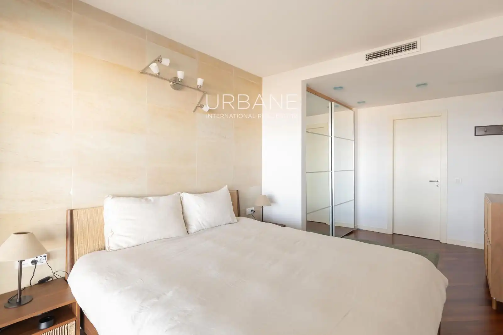 Habitación de Ático de alquiler en Barcelona con Aire acondicionado, Calefacción y Amueblado