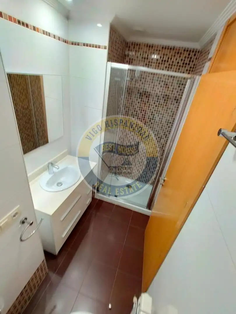 Bathroom of Flat for sale in Vigo   with Heating and Storage room