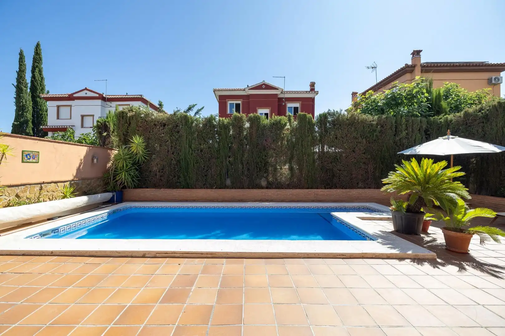 Piscina de Casa o chalet en venta en Cúllar Vega con Aire acondicionado, Calefacción y Jardín privado