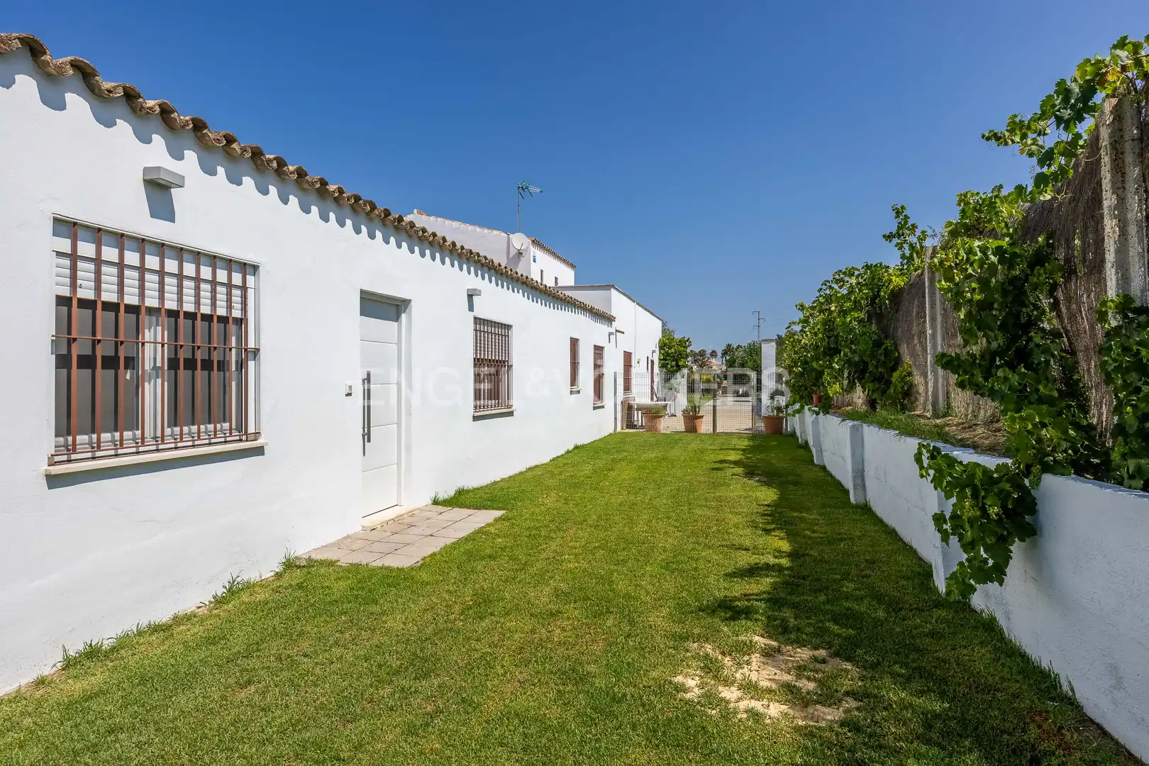 Außenansicht von Country house zum Verkauf in Espartinas mit Klimaanlage, Heizung und Privatgarten