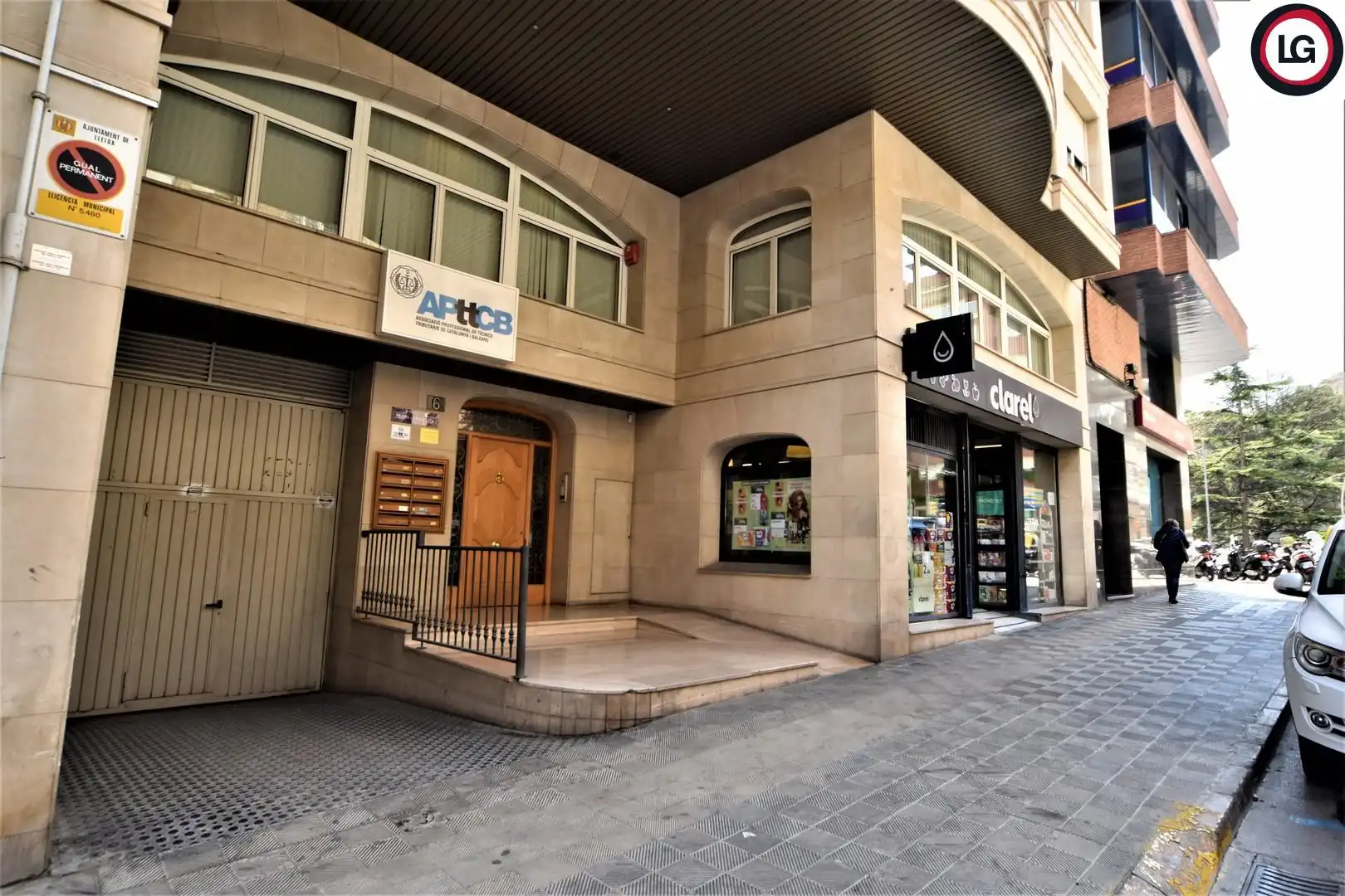 Office space with lift for sale in Pallars 6