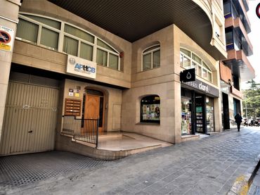 Oficina amb ascensor en venda a Pallars 6
