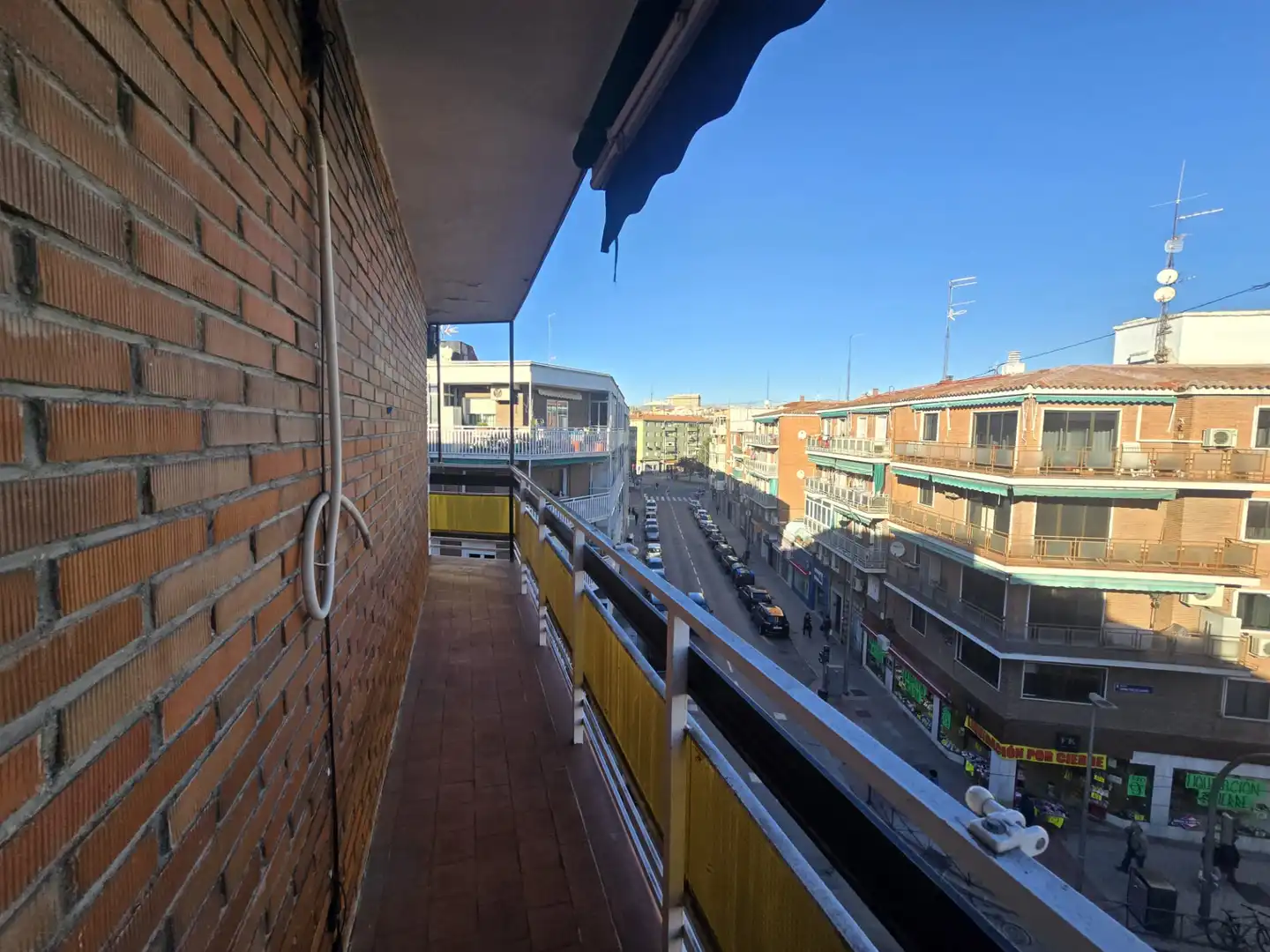 Vista exterior de Piso en venta en Madrid con Calefacción
