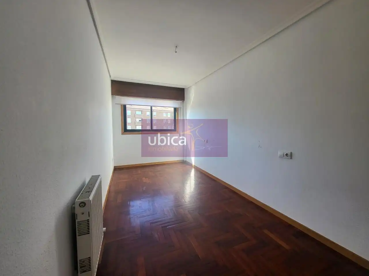 Dormitori de Pis en venda en Ponteareas amb Calefacció, Parquet i Terrassa
