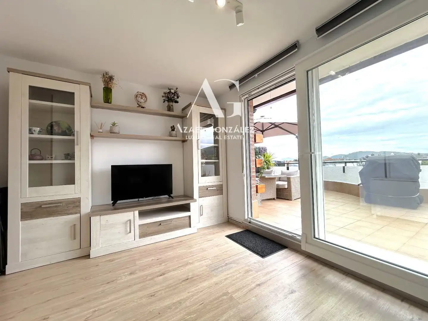 Sala de estar de Piso en venta en Arnuero con Calefacción, Terraza y Amueblado