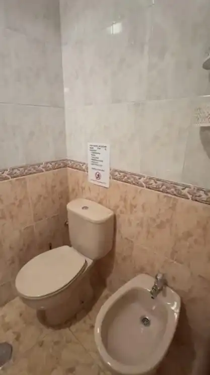 Badezimmer von Wohnungen zur Miete in Zaidín