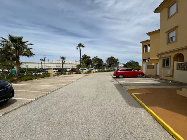 Aparcament de Apartament en venda en Chiclana de la Frontera amb Calefacció, Terrassa i Moblat