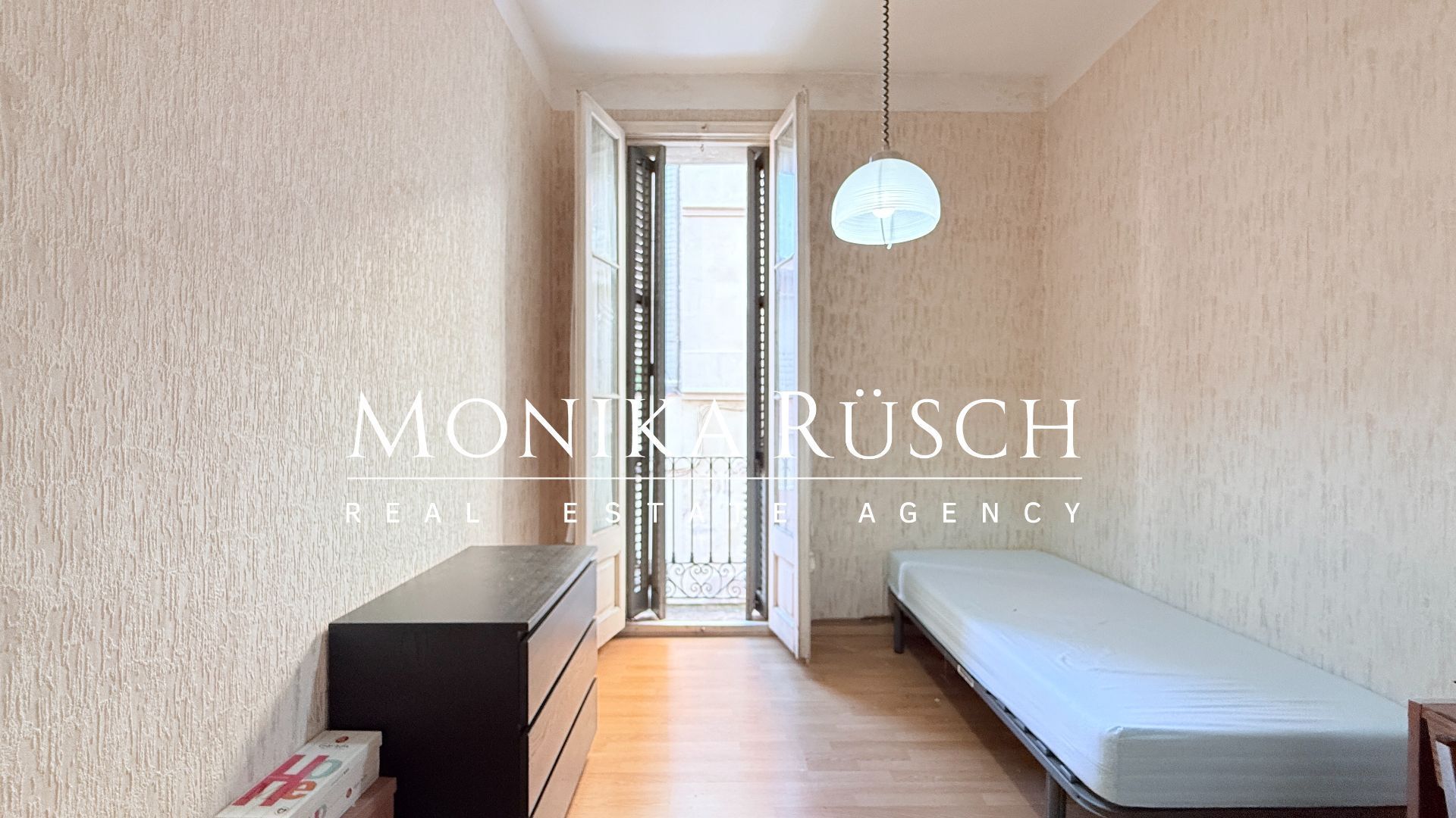 Dormitori de Pis en venda en  Barcelona Capital amb Aire condicionat