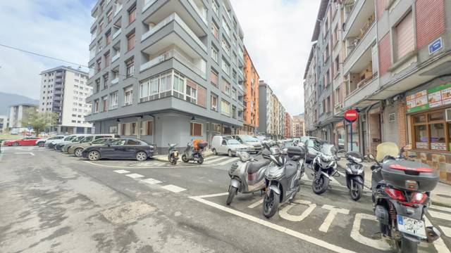 Local comercial en Venta en Calle OIARTZUN en Iztieta - Olibet - Etxeberrieta