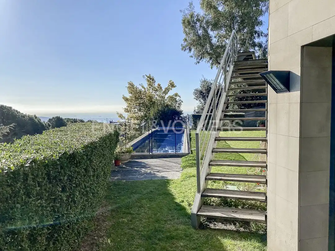 Vista exterior de Casa o chalet en venta en Barcelona con Calefacción, Jardín privado y Parquet