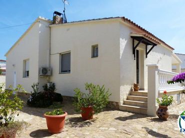 Casa amb jardí en venda a Montgrí
