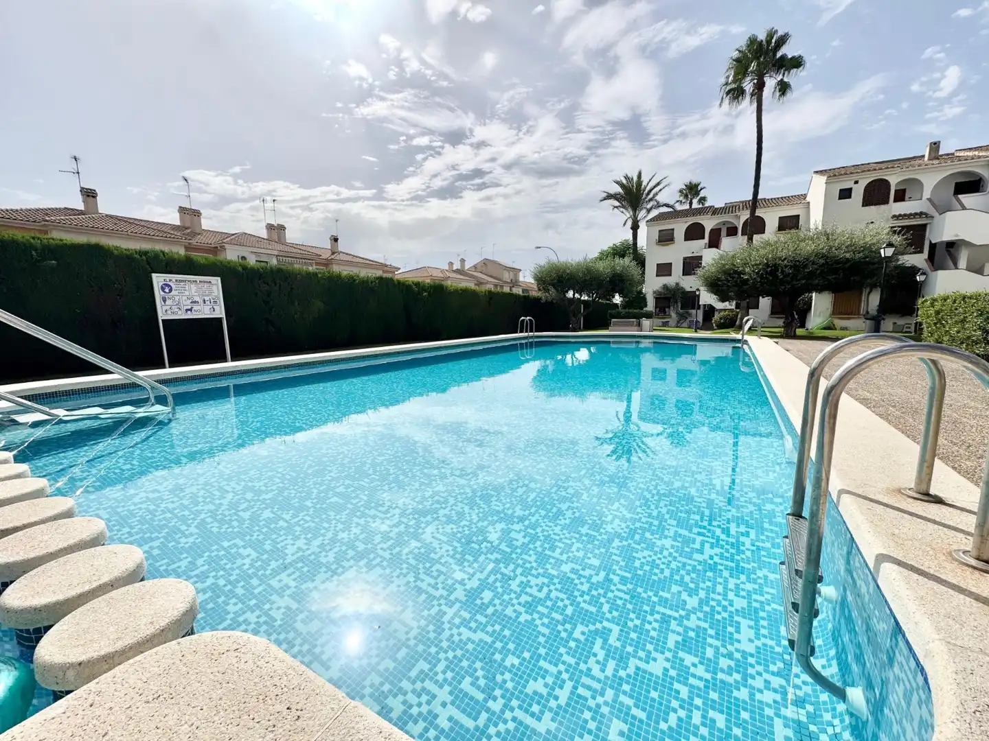 Schwimmbecken von Wohnungen zur Miete in San Javier mit Klimaanlage, Terrasse und Schwimmbad