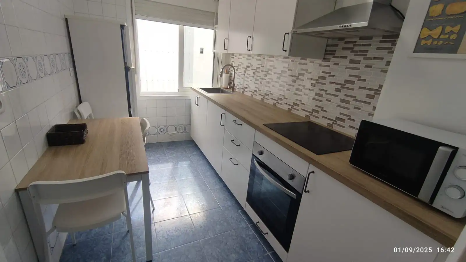 Kitchen of Flat for share in A Coruña Capital   with Heating, Furnished and Oven