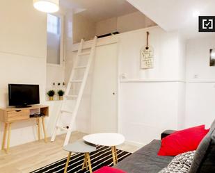 Living room of Flat to rent in  Madrid Capital  with Air Conditioner and Balcony