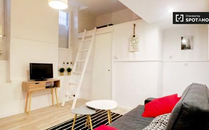 Living room of Flat to rent in  Madrid Capital  with Air Conditioner and Balcony