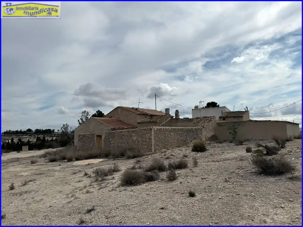 Country homes for sale in Fortuna
