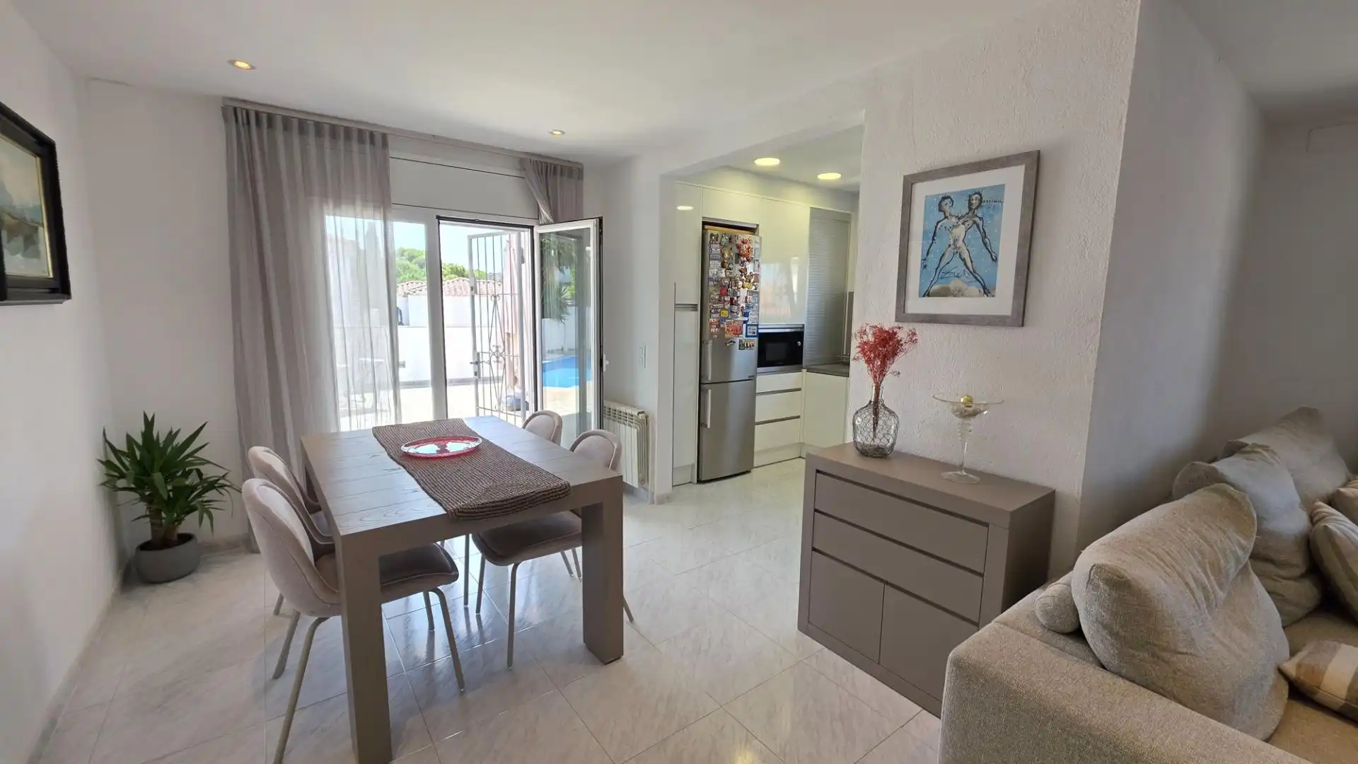 Casa con piscina en venta en Carrer Vall d'Aran, imagen 5