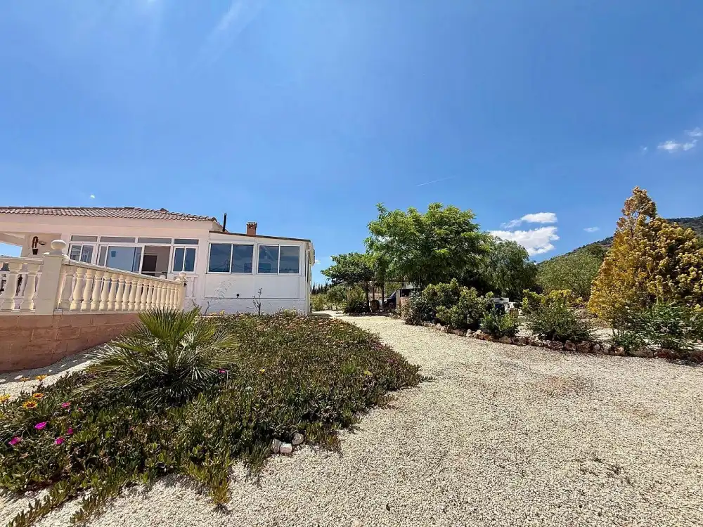 Vista exterior de Casa o xalet en venda en La Romana amb Aire condicionat