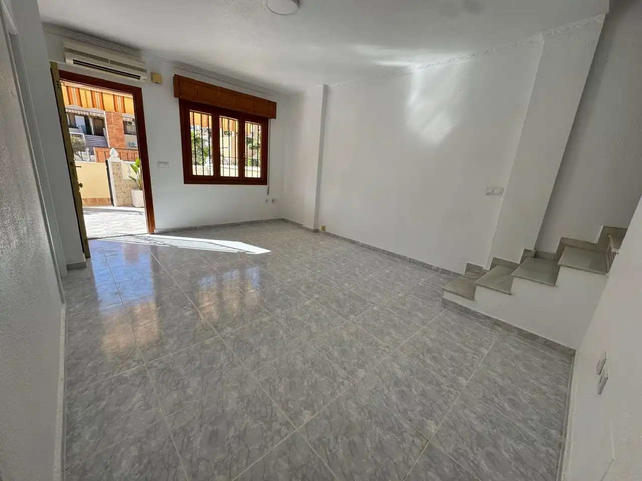 Casa adosada en venda en Torrevieja amb Terrassa, Forn i Balcó
