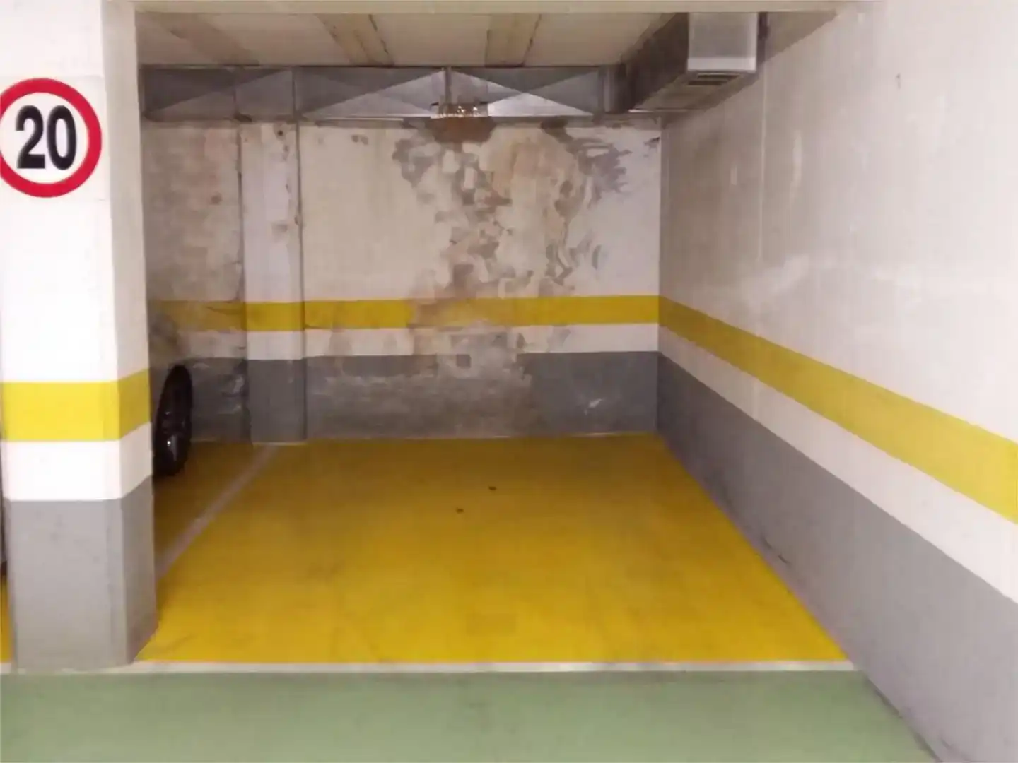 Parkplatz von Garage zur Miete in Tui