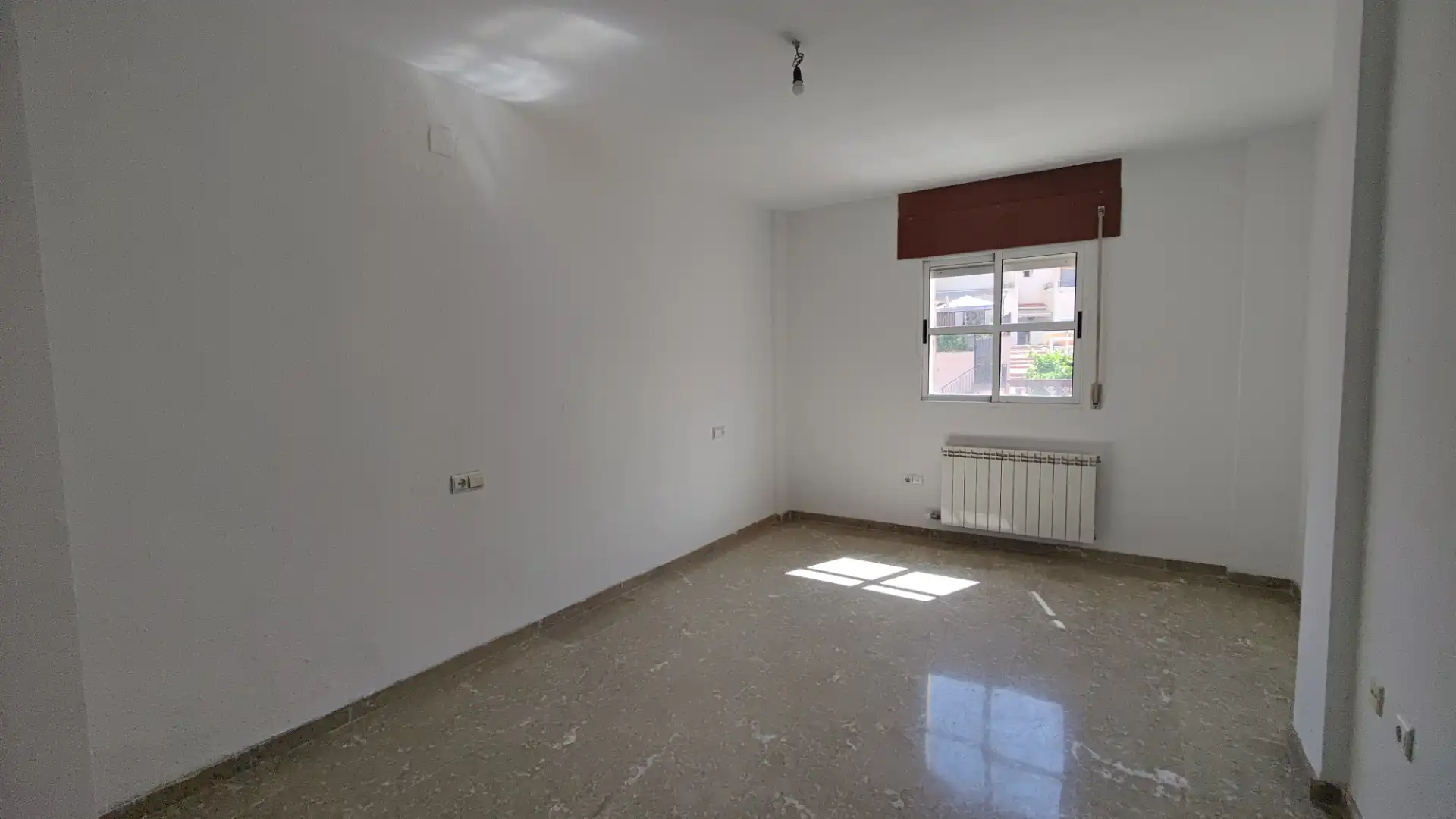 Habitación de Casa adosada en venta en Huétor Vega con Calefacción, Jardín privado y Piscina