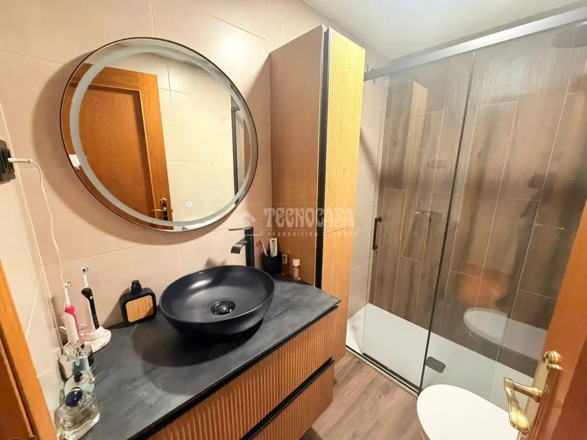 Badezimmer von Dachboden zum Verkauf in Ciempozuelos