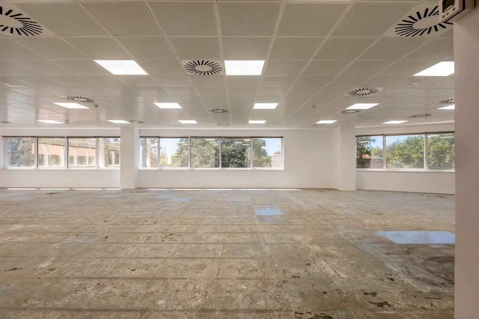 Bureau avec ascenseur à louer à Almeda - El Corte Inglés
