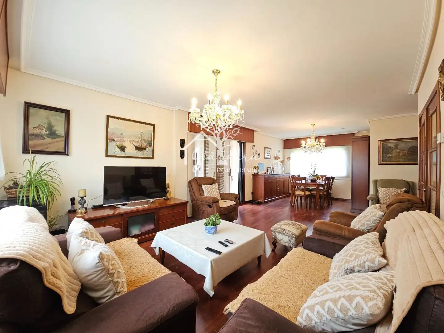 Sala d'estar de Casa o xalet en venda en Ferrol amb Calefacció, Jardí privat i Parquet