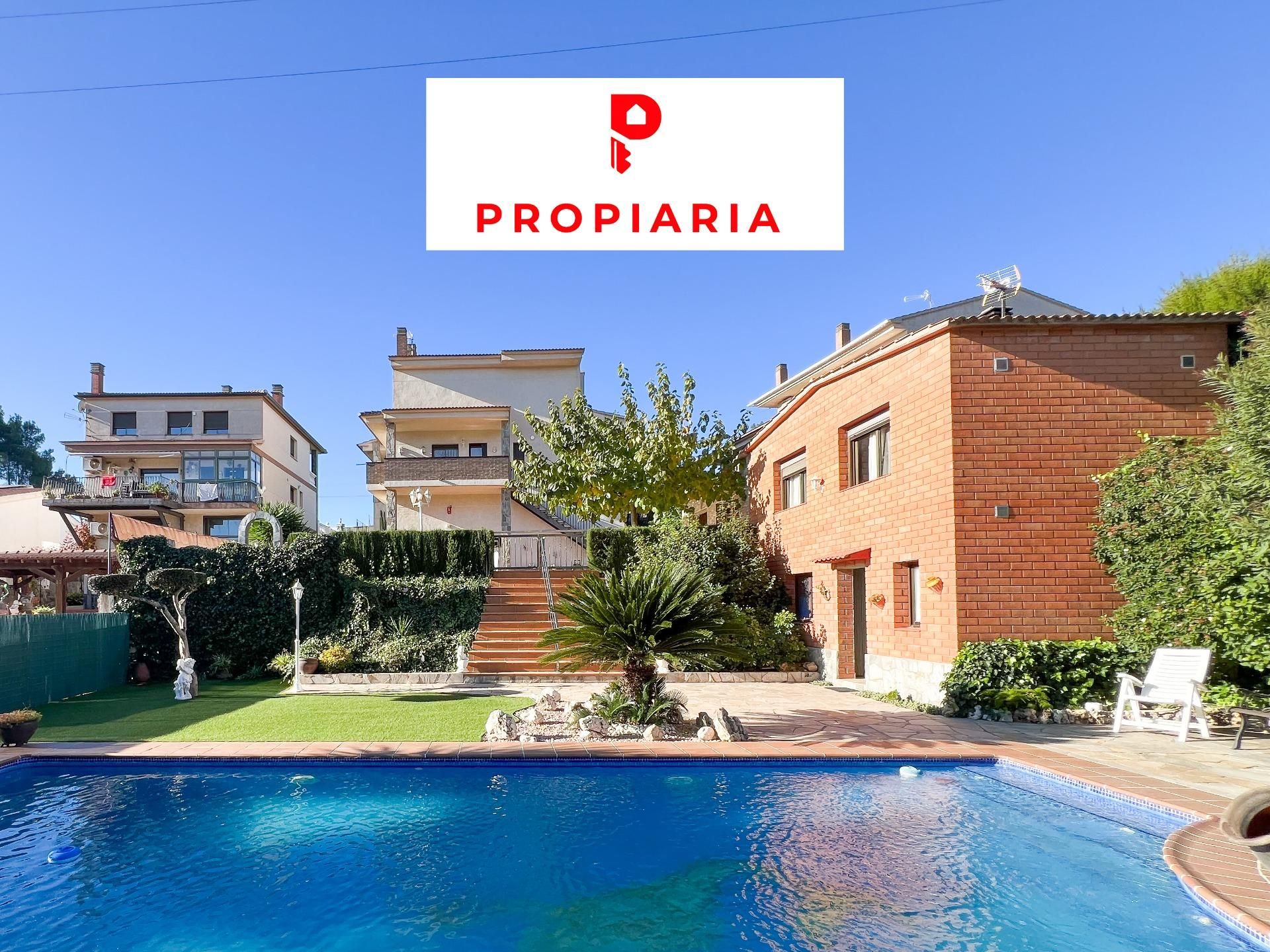 Vista exterior de Casa o xalet en venda en Abrera amb Aire condicionat, Calefacció i Jardí privat