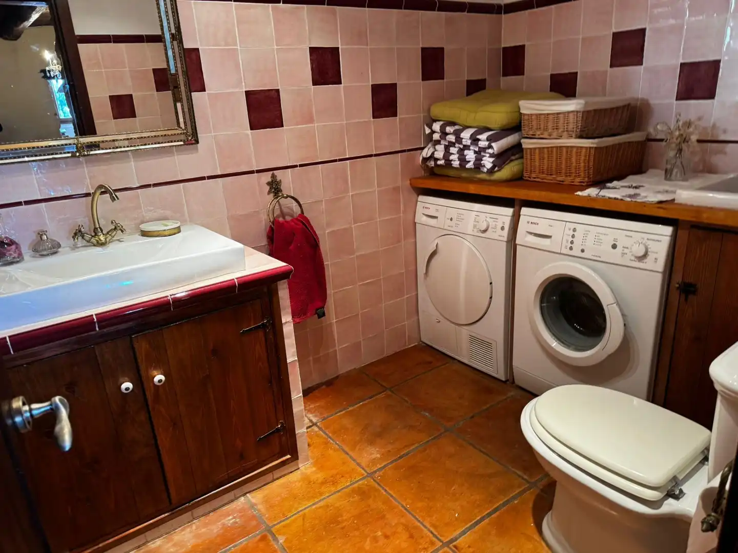 Baño de Finca rústica en venta en La Pobla de Benifassà con Calefacción, Jardín privado y Terraza