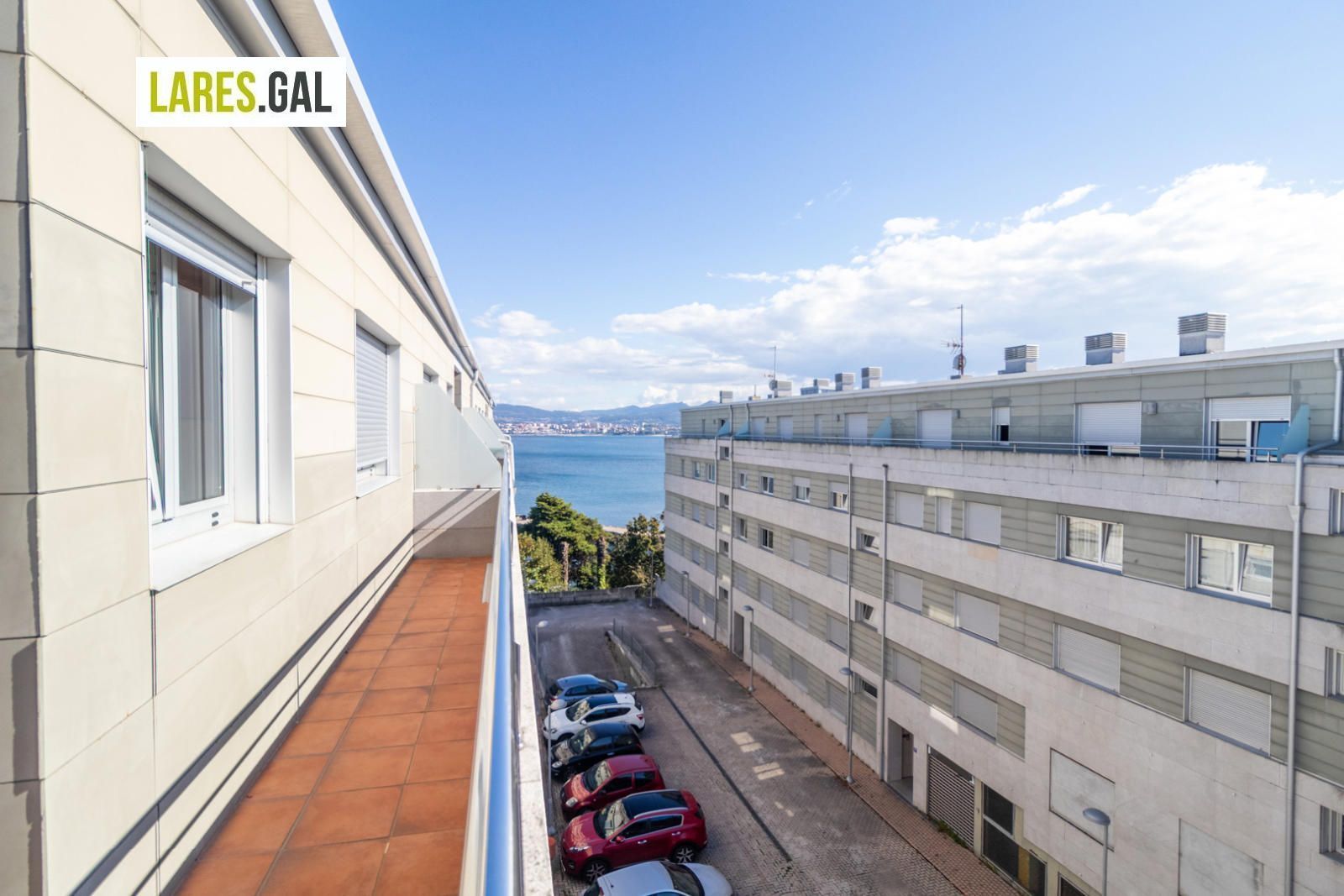 Vista exterior de Pis en venda en Cangas  amb Calefacció, Terrassa i Traster