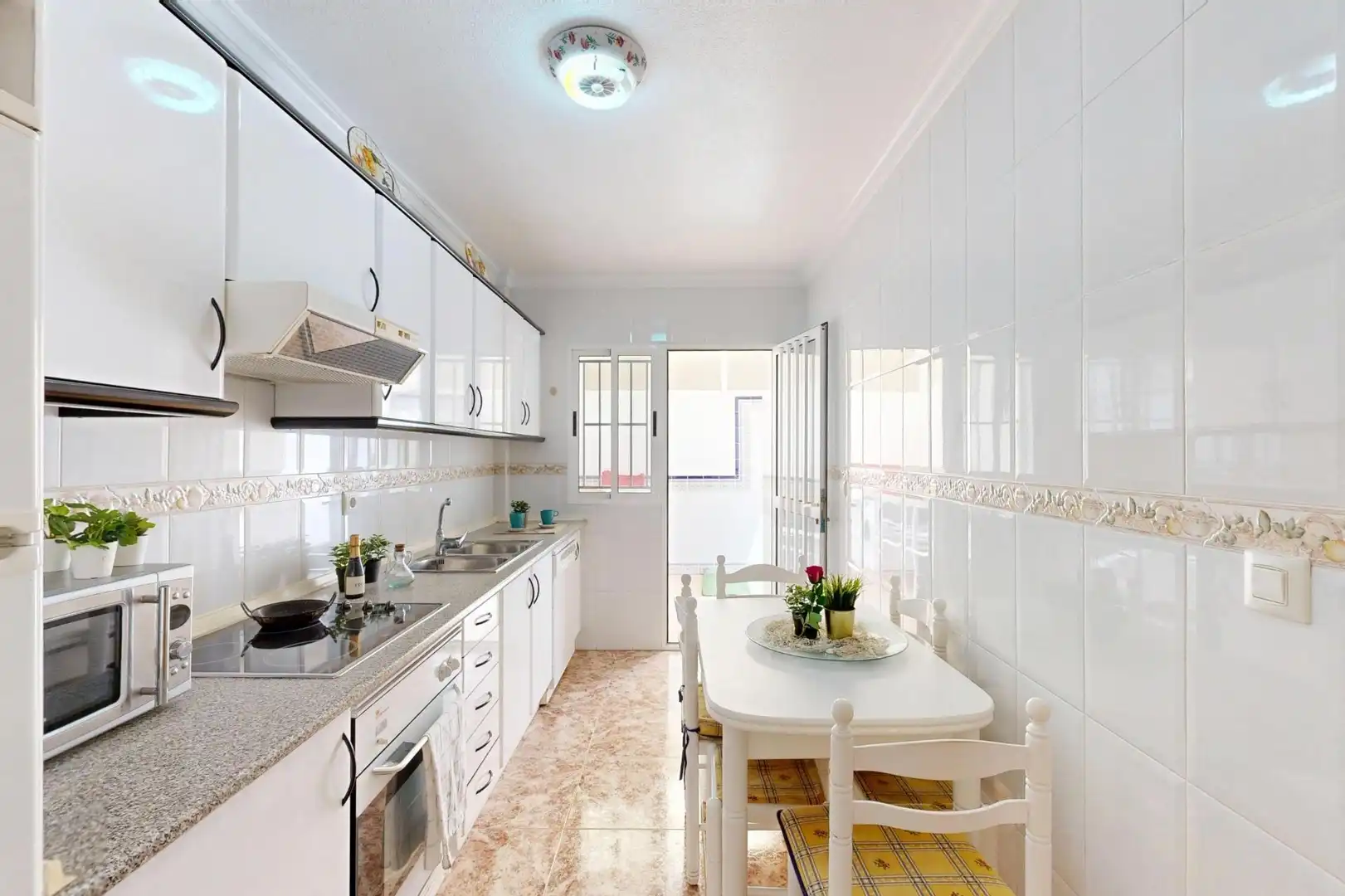 Cocina de Casa o chalet en venta en Los Alcázares con Aire acondicionado, Calefacción y Jardín privado