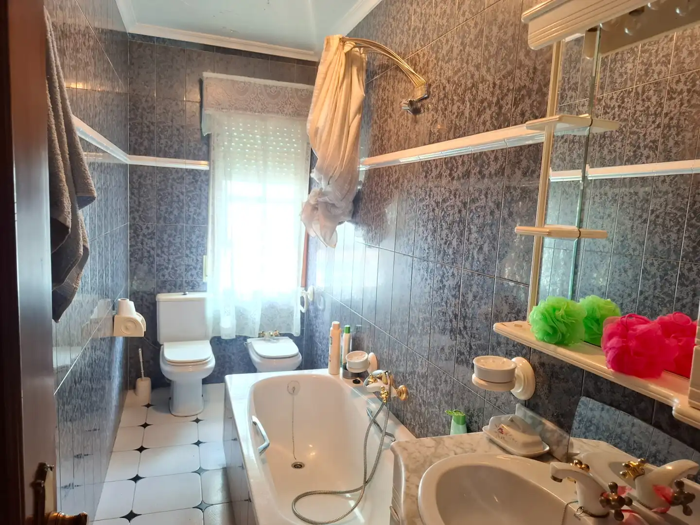 Bathroom of Flat for sale in Viveiro  with Terrace and Furnished