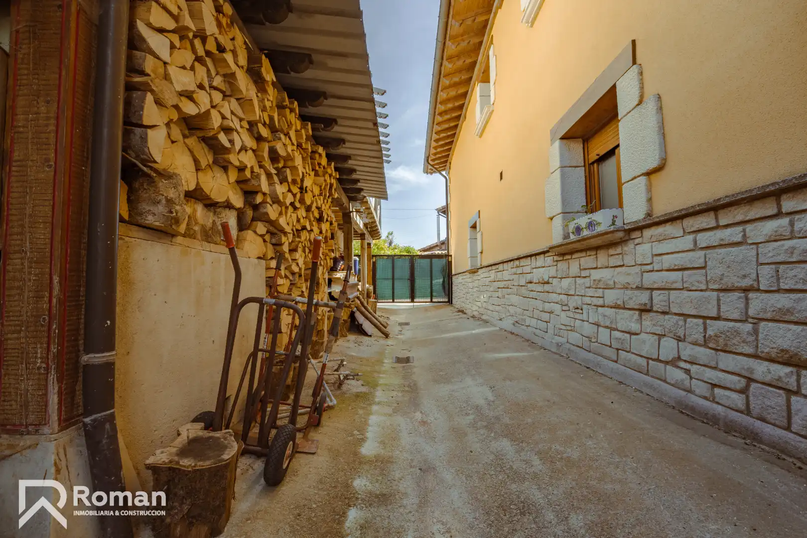 Exterior view of Houses for sale in Ezcabarte  with Furnished and Balcony