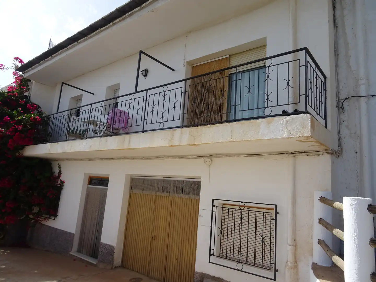 Außenansicht von Einfamilien-Reihenhaus zum Verkauf in Nevada mit Terrasse, Möbliert und Balkon
