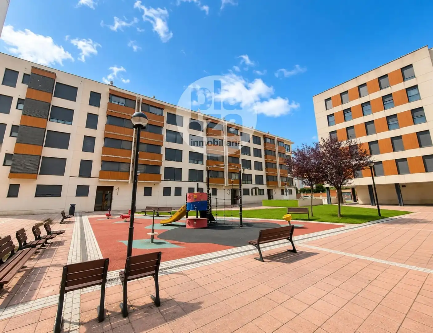 Vista exterior de Pis en venda en Burgos amb Aire condicionat, Calefacció i Terrassa
