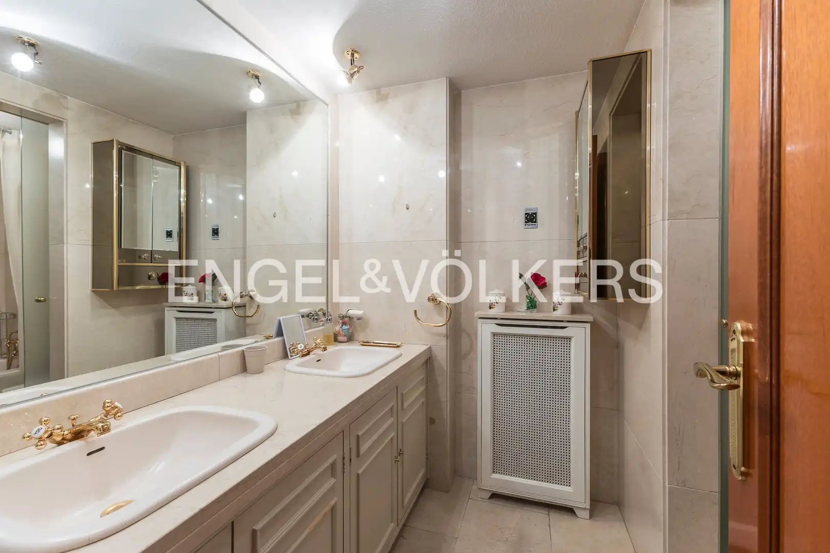 Badezimmer von Wohnung zum Verkauf in Madrid mit Heizung, Parkett und Abstellraum