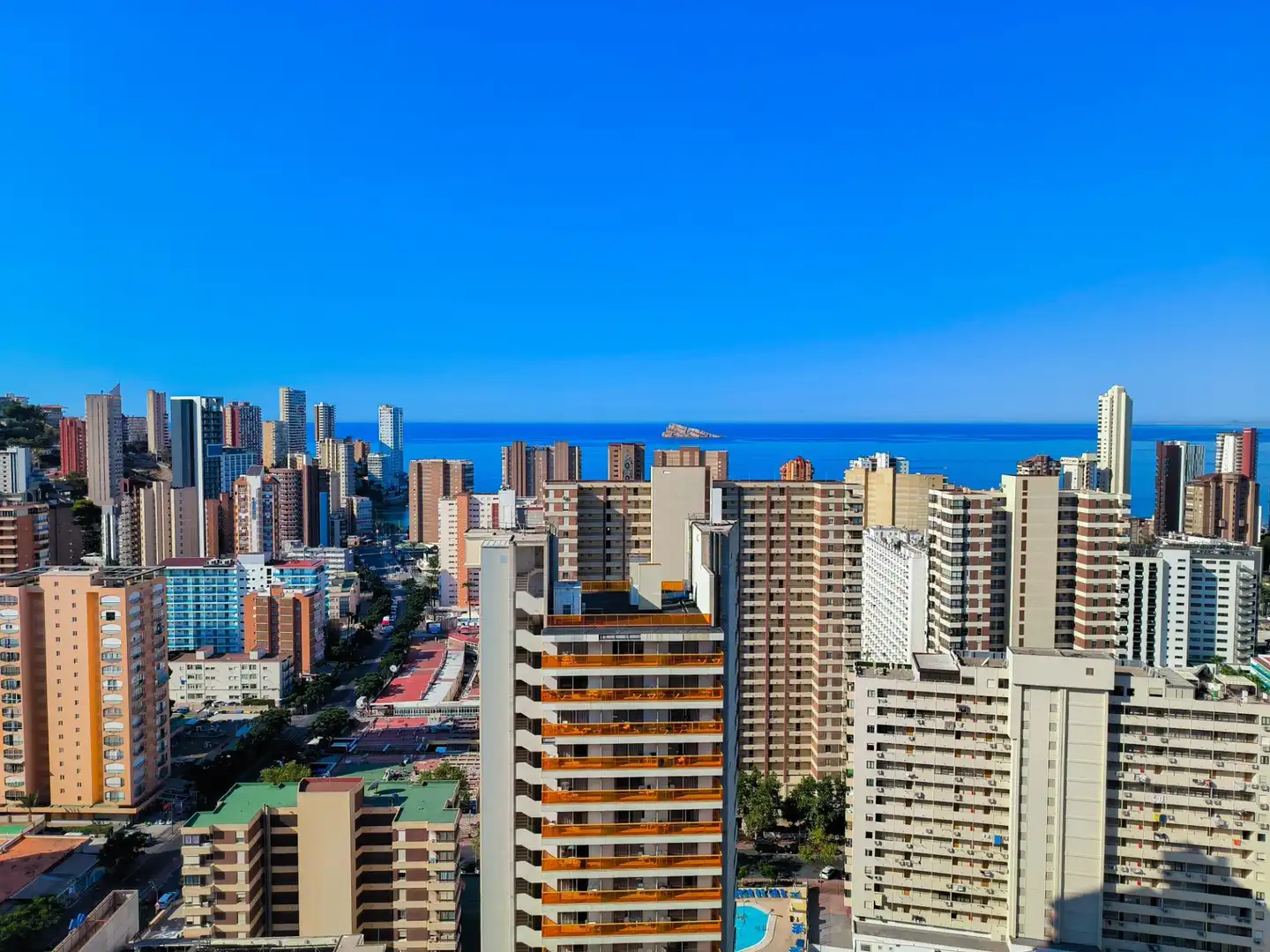 Vista exterior de Dúplex en venda en Benidorm amb Aire condicionat, Calefacció i Jardí privat