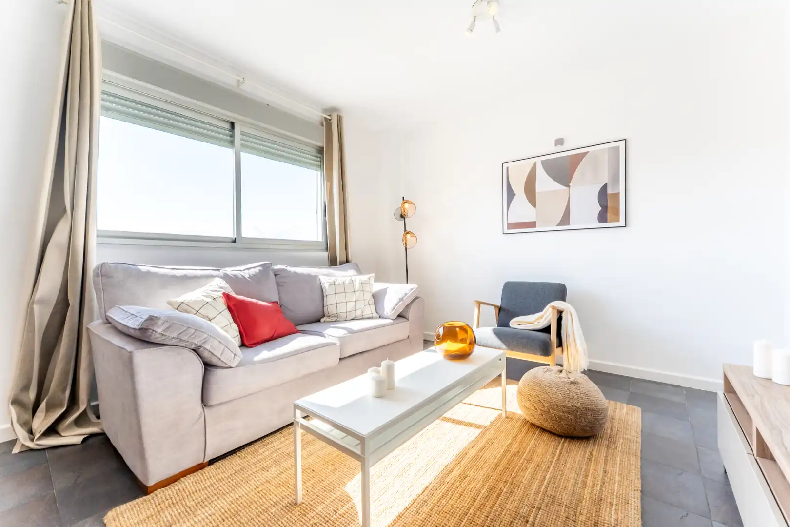 Living room of Flat for sale in Madrid  with Furnished and Community pool