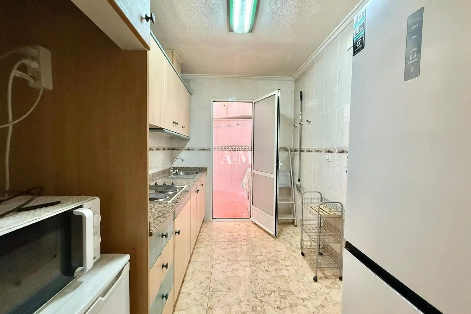 Cuina de Pis de lloguer en Torrevieja amb Calefacció, Terrassa i Moblat