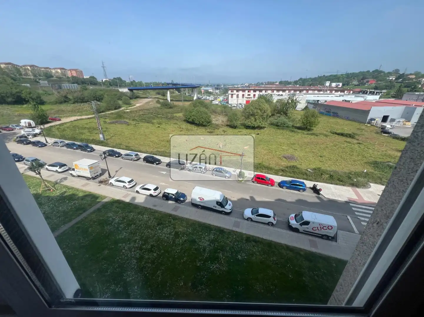 Aparcament de Pis en venda en Oviedo  amb Calefacció i Parquet