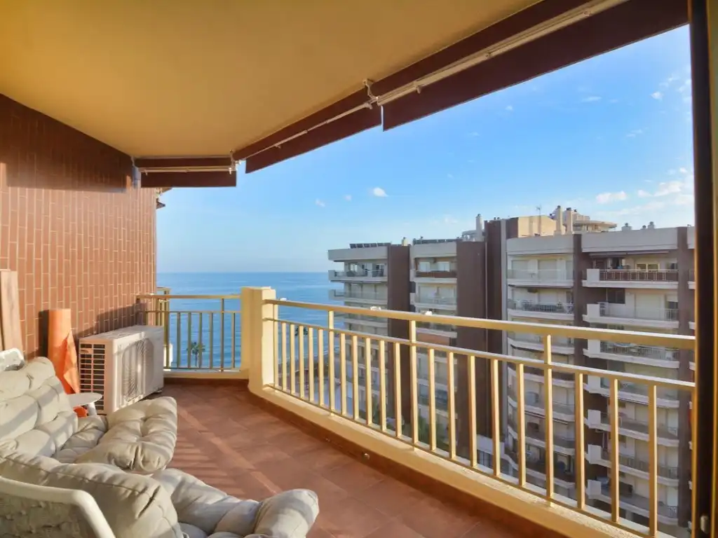 Habitación de Ático en venta en Fuengirola con Aire acondicionado, Terraza y Amueblado
