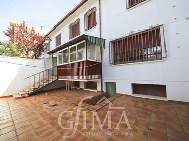 Casa amb balcó en venda a Tomelloso
