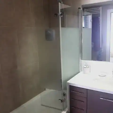 Baño de Piso de alquiler en Sant Feliu de Llobregat con Aire acondicionado, Calefacción y Parquet