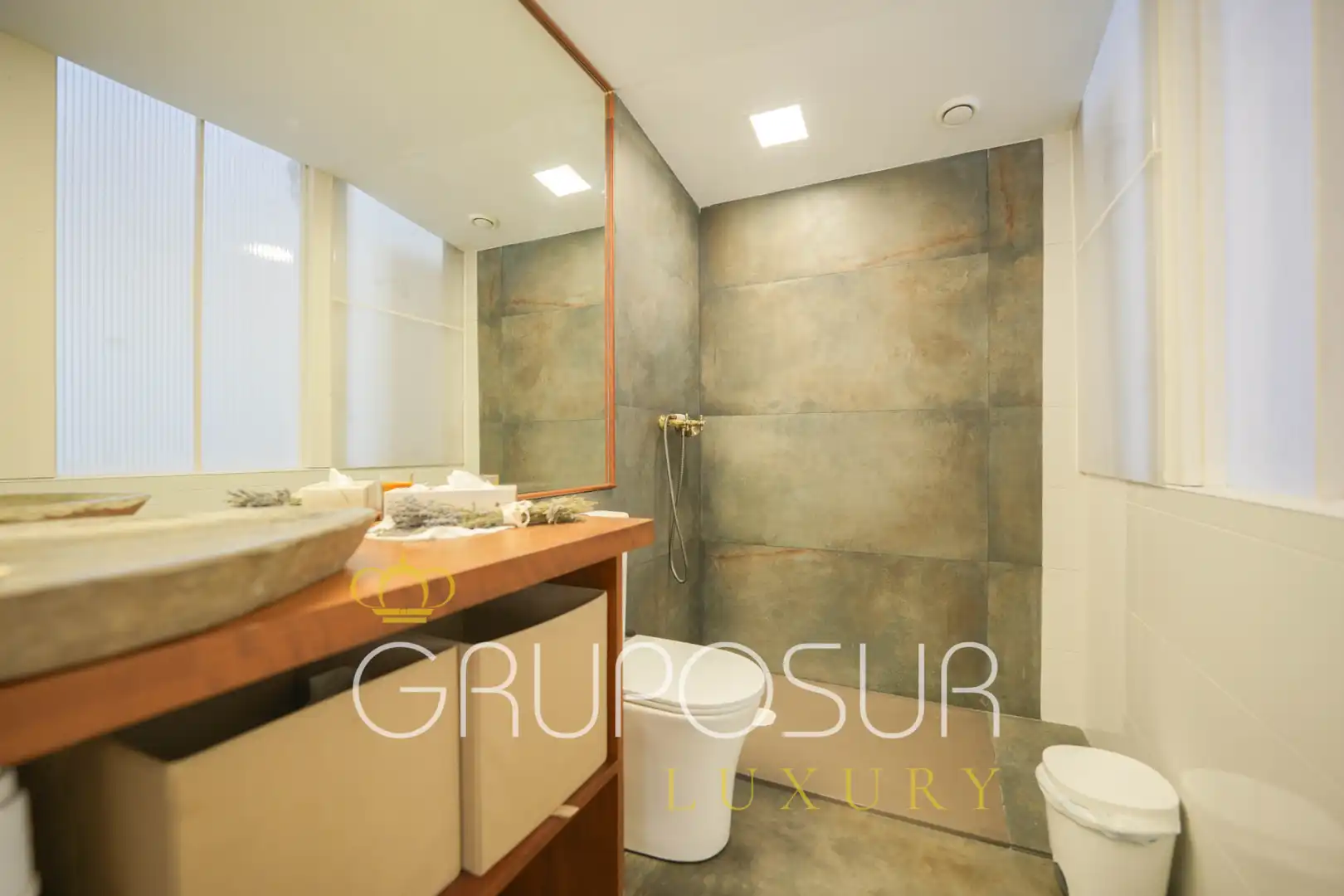 Badezimmer von Einfamilien-Reihenhaus zum Verkauf in Valladolid mit Klimaanlage, Heizung und Terrasse