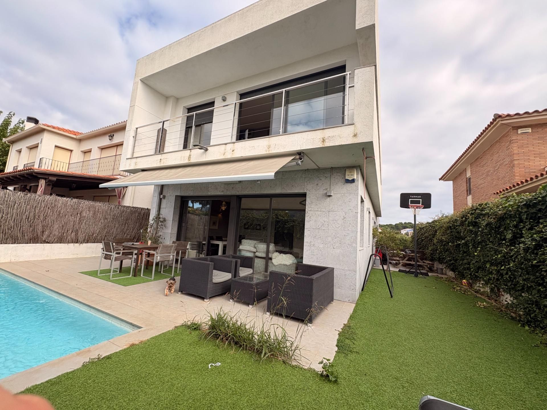 Exterior view of House or chalet for sale in Pineda de Mar  with Heating and Swimming Pool