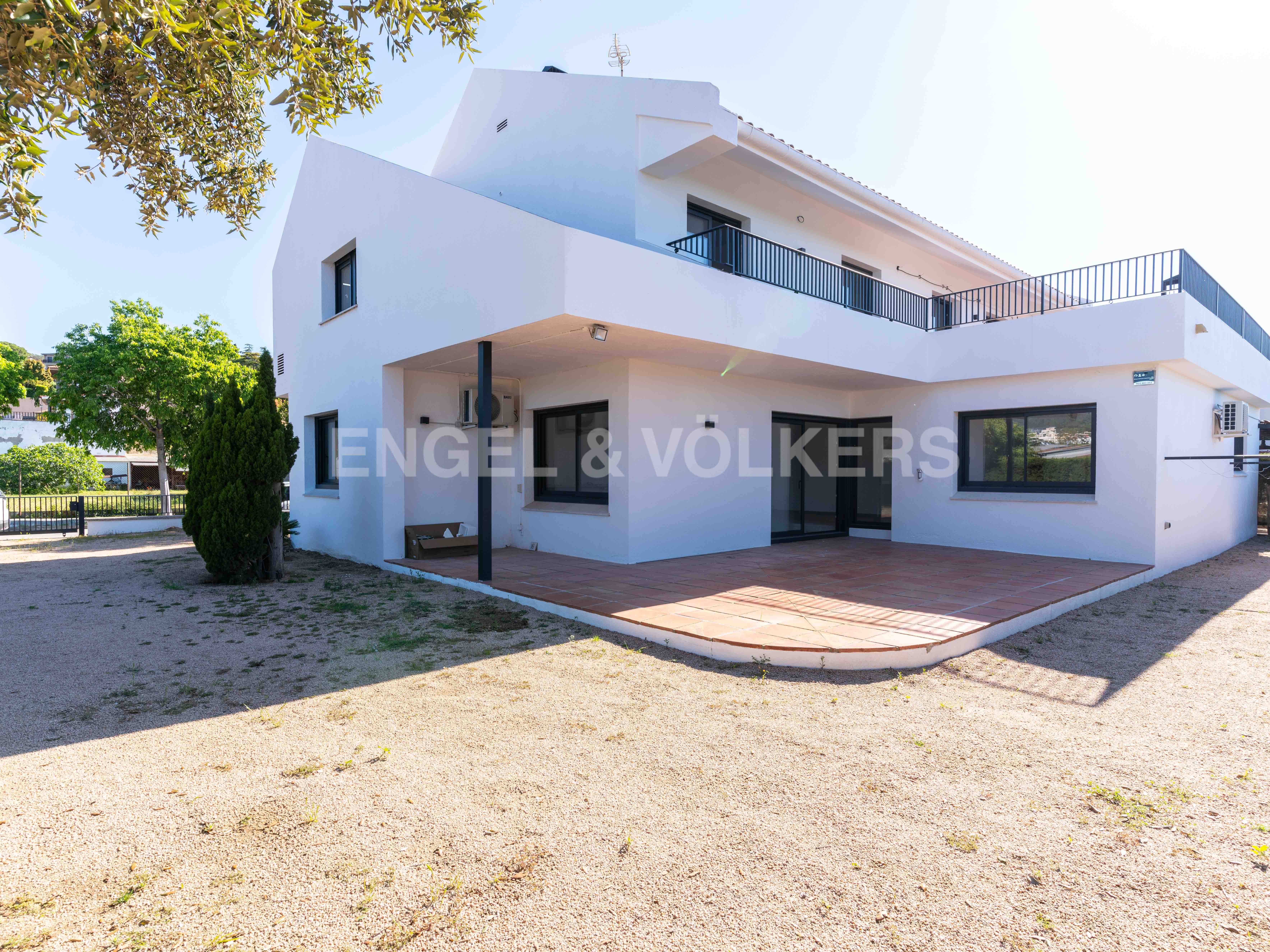 Exterior view of House or chalet for sale in Mataró  with Heating, Private garden and Parquet flooring