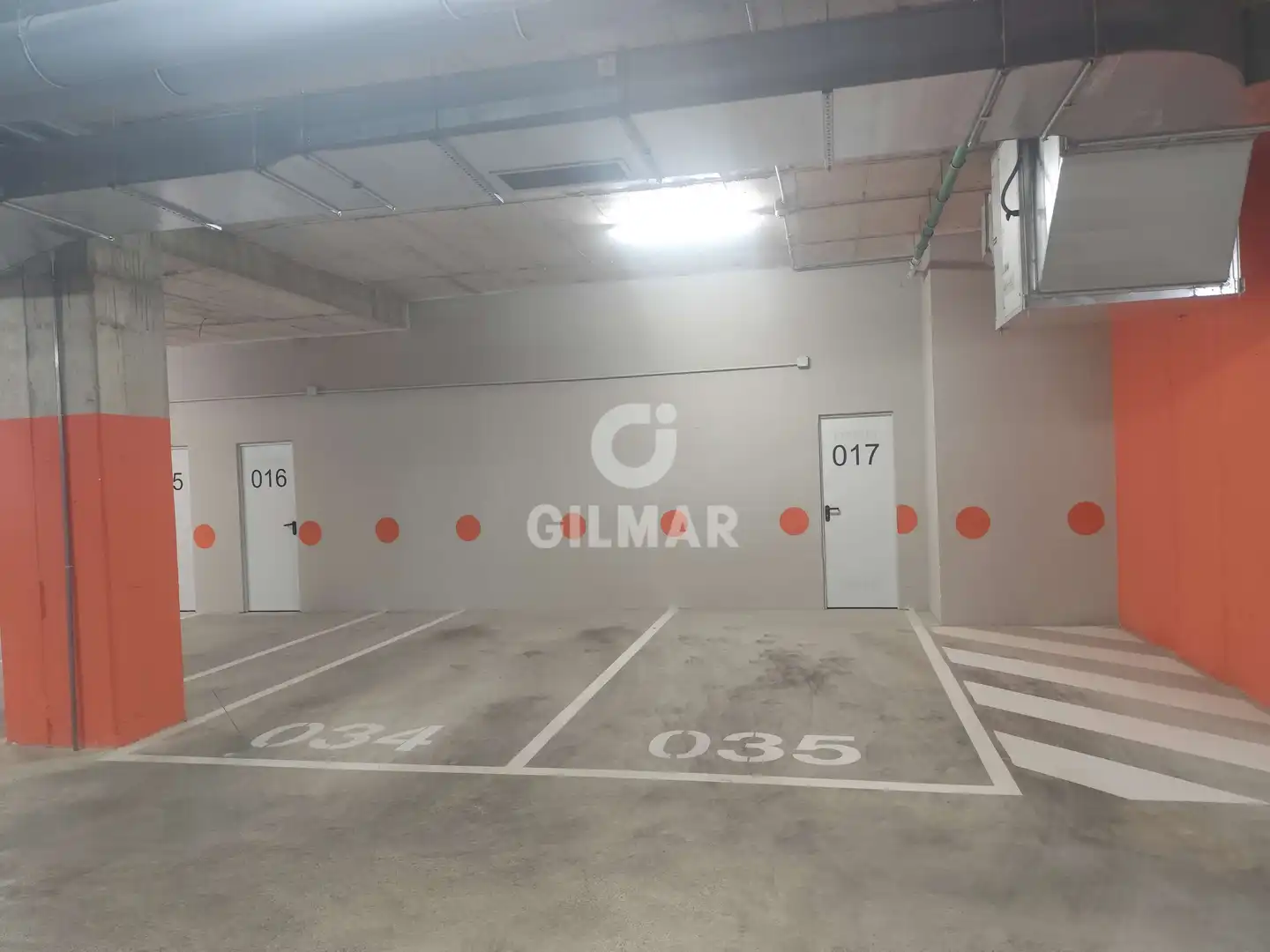 Parking de Piso de alquiler en Tomares con Calefacción, Jardín privado y Trastero